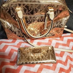 MICHAEL KORS HANDBAG AND WALLET